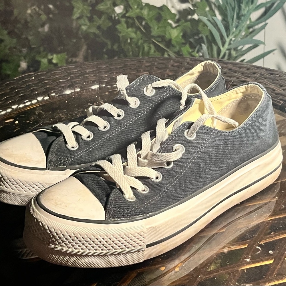 Women’s platform converse